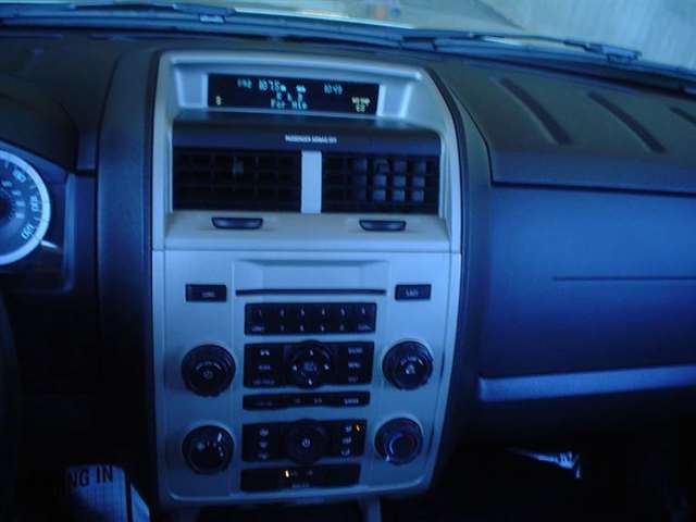 Ford Escape 2011 photo 23